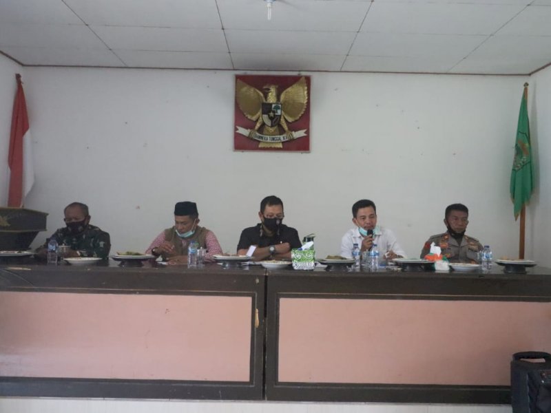 Pjs Bupati Lutra Iqbal Suhaeb saat berkantor di Malbar.