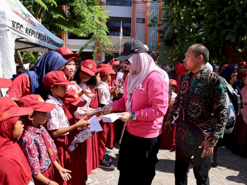 Kunjungi Longwis Ipoh, Wawali Makassar Bawa Bantuan Ke Warga Barrang Lompo