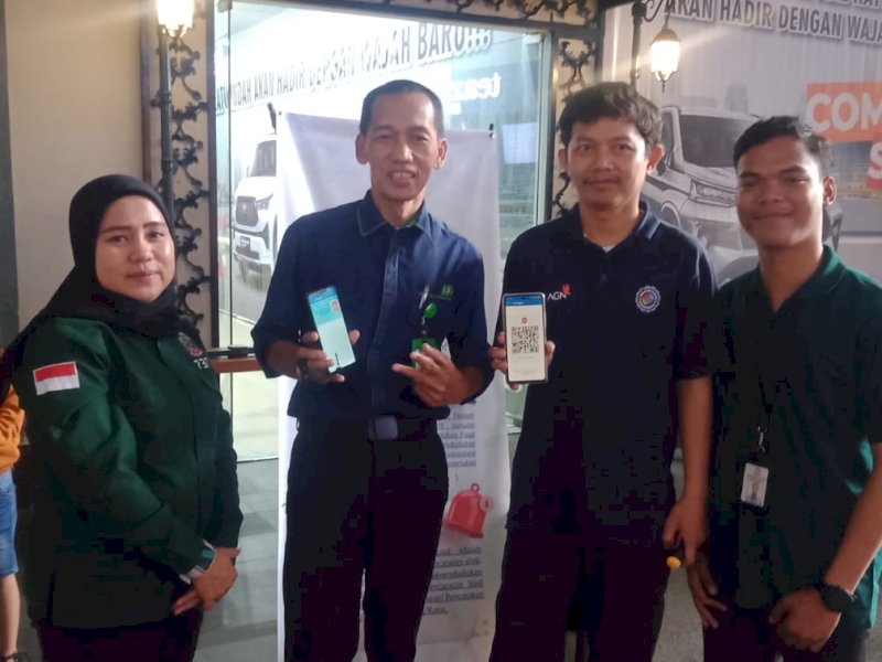 Dinas Kependudukan Dan Pencatatan Sipil (Disdukcapil) Kota Makassar melakukan pelayanan pendaftaran Identitas Kependudukan Digital (IKD)/Ist