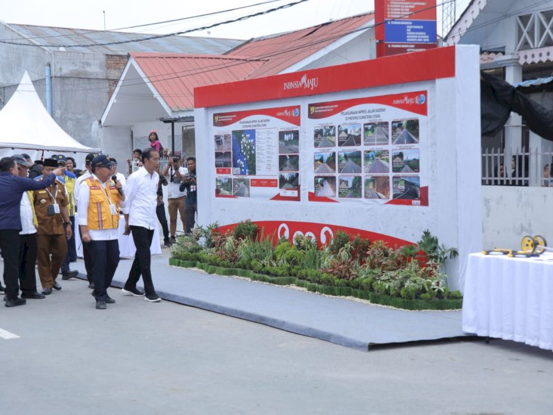 Sekretaris Daerah Kabupaten Asahan Drs. John Hardi Nasution, M.Si mendampingi Presiden RI Joko Widodo resmikan pelaksanaan inpres jalan daerah (IJD)Kota Tanjung Balai Provinsi Sumatera Utara, Kamis (14/03/2024)/Ist
