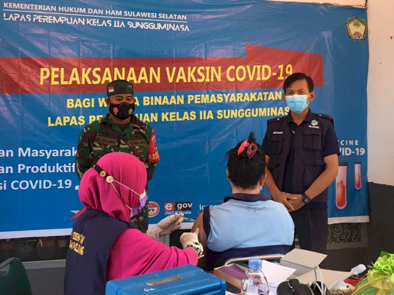 Suasana vaksinasi. Foto: Hasan