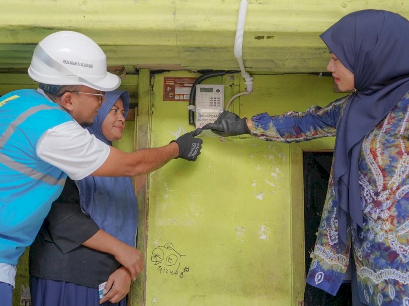 Zuhaelsi Zubir Hadiri Penyalaan Listrik Gratis PT PLN untuk Warga Makassar